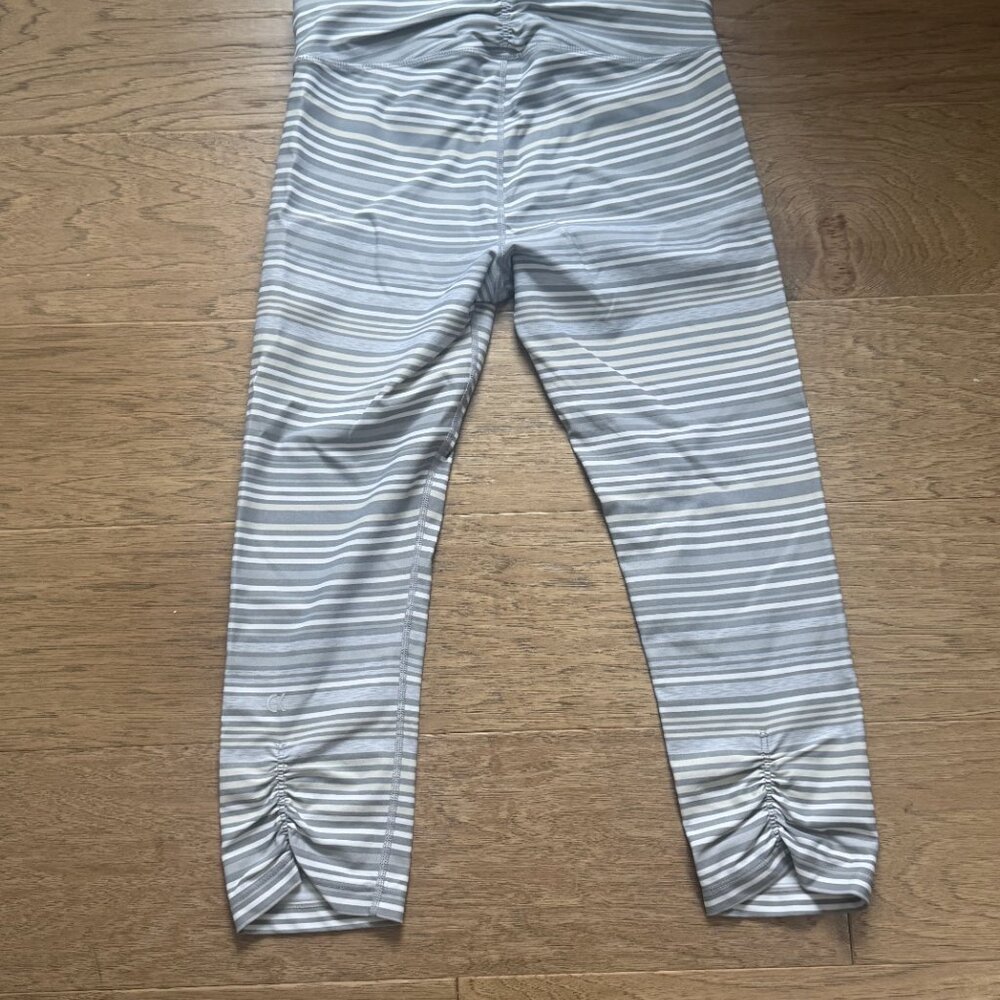 Calvin Klein Gray Striped Capri Leggings, Size Small - Picture 3 of 6